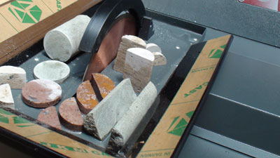Metal ve alışım örneklerinin kesme makinası, Kaya ve seramik 