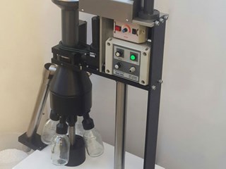 تقسیم کن آزمایشگاهی روتاری<br>
Laboratory Rotary Sample Divider<br>
&nbsp; MODEL :&nbsp; &nbsp; RSD &ndash;&nbsp;<span style="font-family: Arial;">700</span>